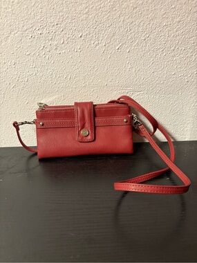 Relic Red Leather Crossbody Wallet Clutch Wristlet Organizer